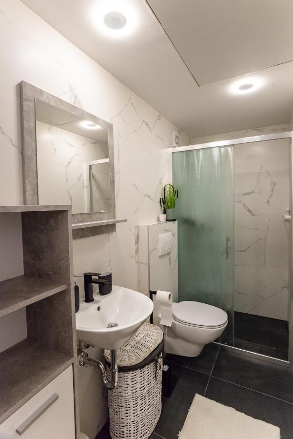 Loni'S Place Apartments Ljubljana Ngoại thất bức ảnh